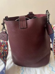 Hush Puppies 1 個水桶袋+1個斜背包