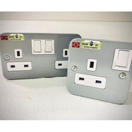 【 SIRIM HARD METAL PLUG SOCKET 】 2213M UMS 1213M -13A 1GANG - 13AMP 2 PLUG SWITCH SOCKET OUTLET