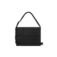 BLANK SPACE | Uno Fluffy Tofu Square Bag