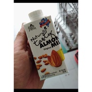 UHT ALMOND MILK 200 ML PCS