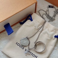 Lv charm ring silver full box