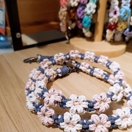 可調/全花固定長度雙色花花手機掛繩背帶-莫蘭迪藍+天然白+藕粉
