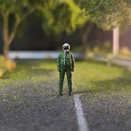Miniature Pilothg with 1 Scale Helmet, Aircraft Airport Diorama64 -Z3D