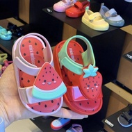 Mair Melissa Girls Sandals Jelly Cartoon Watermelon Shoes เด็กสาว Sandals ต่อต้าน Skid Melissa Beach Sandals เด็กรองเท้าใหม่