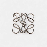 LOEWE鏤空月餅花胸針