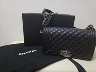 Chanel 黑色荔枝紋 Boy Chanel 25 手袋