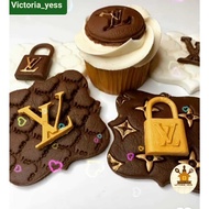 Victoria_yess | 8 PCS LV LOGO SHAPED FONDANT MOLD DECORATIONS