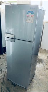 雙門雪櫃 東芝 TOSHIBA 157CM高 100%正常 九成新以上++二手雪櫃//電器***冰箱 ‘’‘’refrigerator