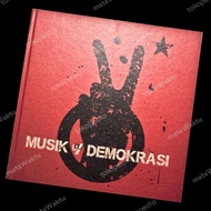 Buku fotografi "Musik Untuk Demokrasi"
