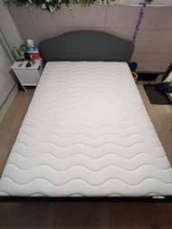 Ikea雙人5x6.6軟式床框+獨立筒床墊使用不到一年