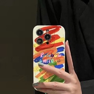 กรณีโทรศัพท์กราฟฟิตีที่มีสีสันสำหรับ iPhone15promax หูฟังรูปสามเหลี่ยมกระเป๋าใส่โทรศัพท์สำหรับ iPhone14Pro Rainbow Carry-on Short Rope Case สำหรับ iPhone13 Cartoon Block เอียงช่วงโซ่กรณีโทรศัพท์สำหรับ iPhone12Promax