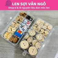 Box of 70 wooden buttons (size 1.5cm, 2.0cm, 2.5cm)