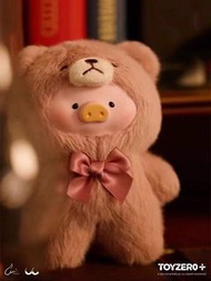 正版 現貨 LuLu豬 Lulupig Lulu Pig 第一代 復古 泰迪 玩具店 盲盒 手辦 搪膠臉 毛絨 掛件 罐頭豬 禮物 開盒確認款 溫柔泰迪 Tender Teddy (Teddy Lul