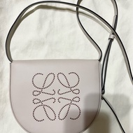 Loewe heel bag 大logo 燕麥色 側背包/腰包