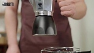 มาใหม่จ้า Bialetti หม้อต้มกาแฟ Moka Pot รุ่นบริกก้า ขนาด 2 ถ้วย HOT เครื่อง ชง กาแฟ หม้อ ต้ม กาแฟ เครื่อง ทํา กาแฟ เครื่อง ด ริ ป กาแฟ