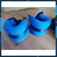 Leg weights 0.5kg and 1kg on one side