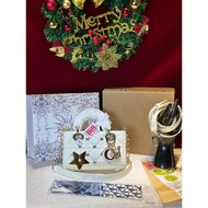 Horizontal D-shaped bag with gold buckle and vip design tag, full 2 boxes