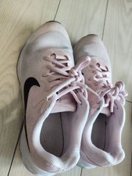 Nike Revolution 6 粉色運動鞋