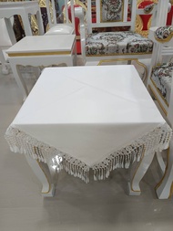 ผ้าปูโต๊ะเคียง สีครีม และสีขาว ขนาด 80*80 เซนติเมตร  พลาสติก ขนาด 46*30 เซนติเมตร