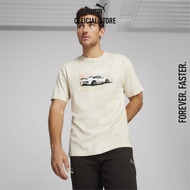 PUMA AUTO - เสื้อยืดแข่งรถผู้ชายลายกราฟิก Porsche Legacy 911 สีขาว  - 62455602