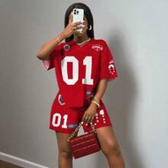 2 ชิ้น ชุด: เสื้อยืดคอวีหลวมลำลองผู้หญิงและกางเกงขาสั้น, สีแดง, ฤดูใบไม้ผลิ/ฤดูร้อน 2025 Jersey Rave