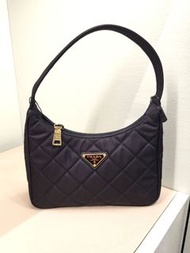 英國代購 英國outlet直送 PRADA 普拉達 菱格 手袋 單肩包 手提包 Nylon small bag 黑色 Black 兩用 單肩袋 斜咩袋 手挽袋 返工袋 行街 禮物 聖誕禮物 生日禮物 