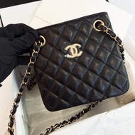 全新CHANEL 25C黑色荔枝金皮穿鏈豆腐包mini tote桶包AS3176