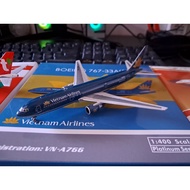 1/400 scale Vietnam Airlines Boeing 767-300 Aircraft Model (Phoenix Model)