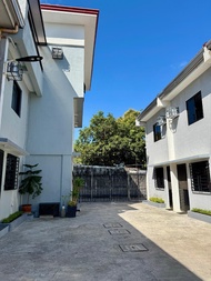 อพาร์ตเมนต์ 2 ห้องนอน 1 ห้องน้ำส่วนตัว ขนาด 48 ตร.ม. – ดาสมารินาส (Sebastian’s Crib F)