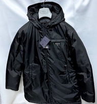 全新 Prada 羽絨外套