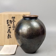 詢價 ¥7000。玉川堂造日本銅花瓶。紫金色錘紋。帶原箱。
