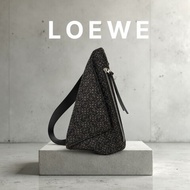 ‼️年中慶降價‼️創新低價只到6/21🎁【8成新】㊣✨ LOEWE ✨羅威 （附防塵袋)Anton Sling B511A09X09 三角 刺繡 胸包 單車包 斜跨包/二手包/二手精品🌳二手樹屋🌳