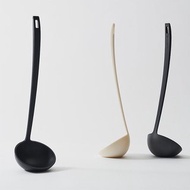 日本+d 可直立質感湯勺(附底盤) - 長柄