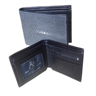 Beautifully polished stingray leather wallets are popular in Europe and America. These are short bif