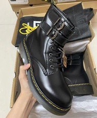 Dr.Martens 1460 經典雙釦亮面硬皮馬丁靴 機車風百搭款 香港現貨