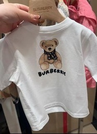 BURBERRY kids 正品 💥VIP限時優惠💥 2025新款 棉質童裝短袖純棉T恤 熊仔圖案植絨字 女裝成人可穿大碼 可以親子裝  (官網售約HK4100) 👉 白色/淺藍色 size: 4y 