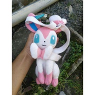 Boneka Pokemon Sylveon Takara Tomy