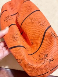 宏國職業籃球隊簽名球 約西元2000年