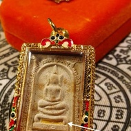 聖水崇迪佛
（Phra Somdej ChaeNaMon）



佛历2537（1994年）



Wat Banrai - 龍婆坤聖僧

㊙️ 泰国国宝级聖僧，泰国活财僧

这是龍婆坤大师庆祝72岁