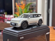 Mô hình xe điện Kia EV9 1/38