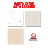 Keramik Lantai Polished Licin Kilap 50x50 / 50 x 50 Cm Kayu Coklat Cream Putih