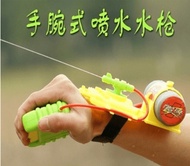 Wrist spray water gun range is 5 meters away Childrens swimming pool bathing water toy guns stall su