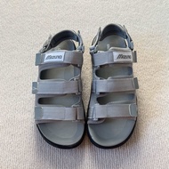￼MIZUNO SANDALS รองเท้ามือสองของแท้ ไม่มีกล่อง sz.42