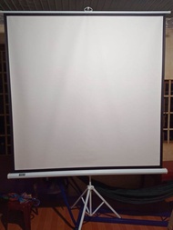 Màn chiếu 3 chân di động 1m25 x 1m25 giá rẻ