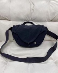 Lululemon Curved Crossbody Bag 3L 黑色 455