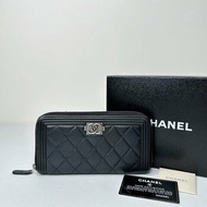 CHANEL BOY黑銀羊皮拉鍊長夾