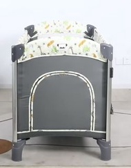 Valdera 嬰兒遊戲床