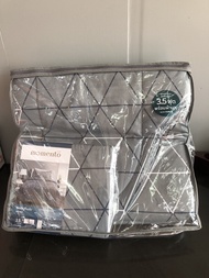 MOMENTO โมเมนโต ชุดผ้าปูที่นอน + ผ้าห่มนวม +ปลอกหมอนหนุน+ปลอกหมอนข้าง ขนาด 3.5ฟุต สัมผัสนุ่ม ผ้าปูที