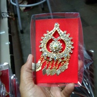 Mr. brooch 832