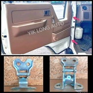 1 SET = DOOR HINGE TOYOTA DYNA BU212/BU222/BU107/BU100/LH80/LY100/LY111/LY131/LY132 /MADE IN TAIWAN